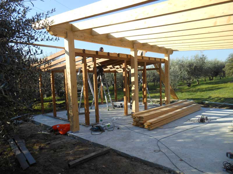 Realizzazione di pergole in legno
